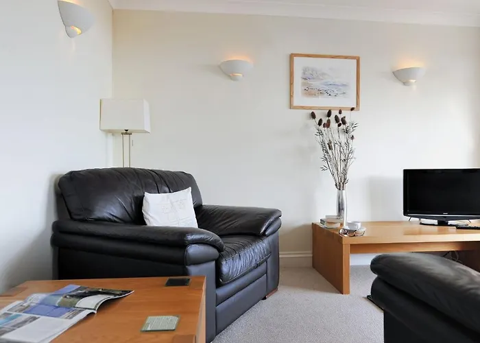 4 Coram Court