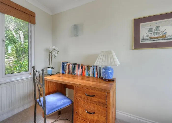 4 Coram Court